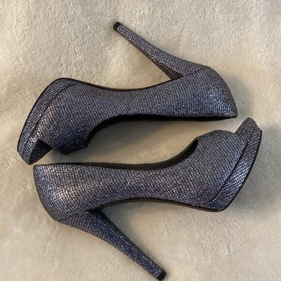 Vera Wang Selima Silver Gunmetal Metallic Peep Toe Platform Heels Size 8 - Picture 7 of 7